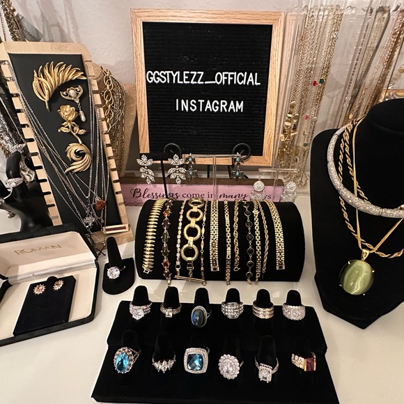 Follow me on instagram at GGSTYLEZZ_OFFICIAL to get first dibs on new inventory! - Picture 1 of 1